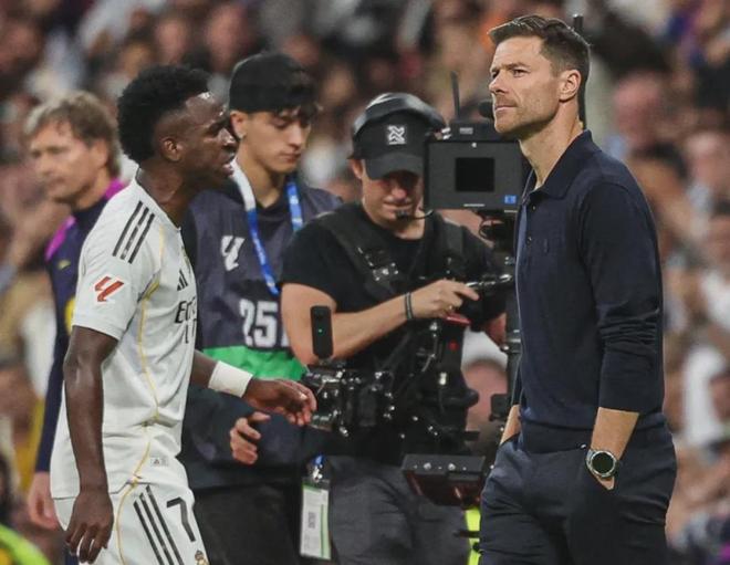 英媒：曼联准备一月求购多特中场！西蒙尼暗示小蜘蛛愿和马竞续约