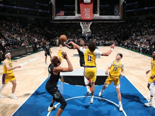 壓哨絕殺！湖人要怎麼留下裡夫斯？